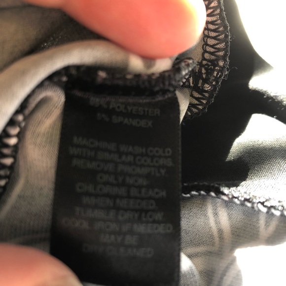 White House Black Market Black & White Tunic - S - Picture 4 of 4